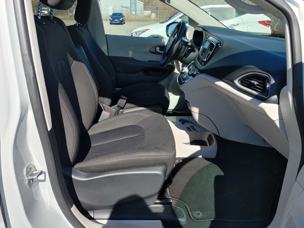 2022 Chrysler Grand Caravan SXT | HtdSeats | Cam | USB | Warranty to 2027 in Saint John, New Brunswick - 38 - w1024h768px