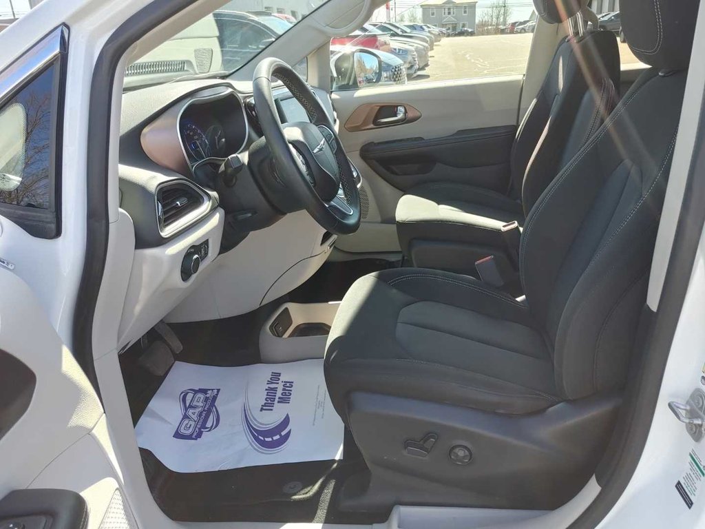 2022 Chrysler Grand Caravan SXT | HtdSeats | Cam | USB | Warranty to 2027 in Saint John, New Brunswick - 27 - w1024h768px