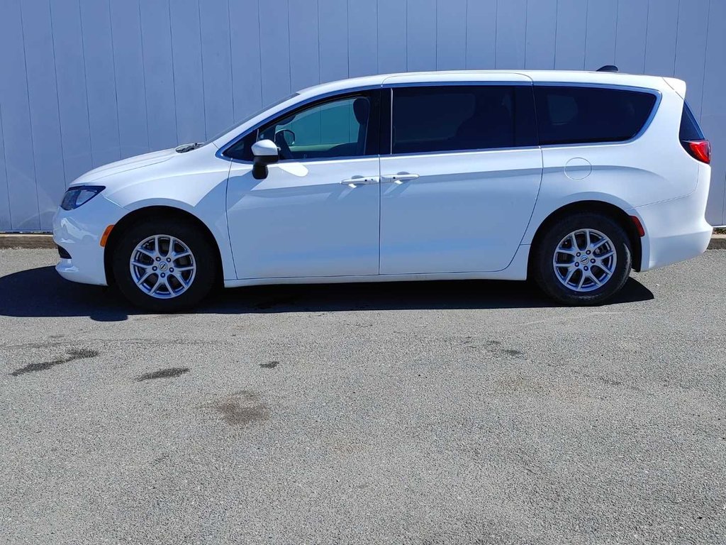 2022 Chrysler Grand Caravan SXT | HtdSeats | Cam | USB | Warranty to 2027 in Saint John, New Brunswick - 8 - w1024h768px