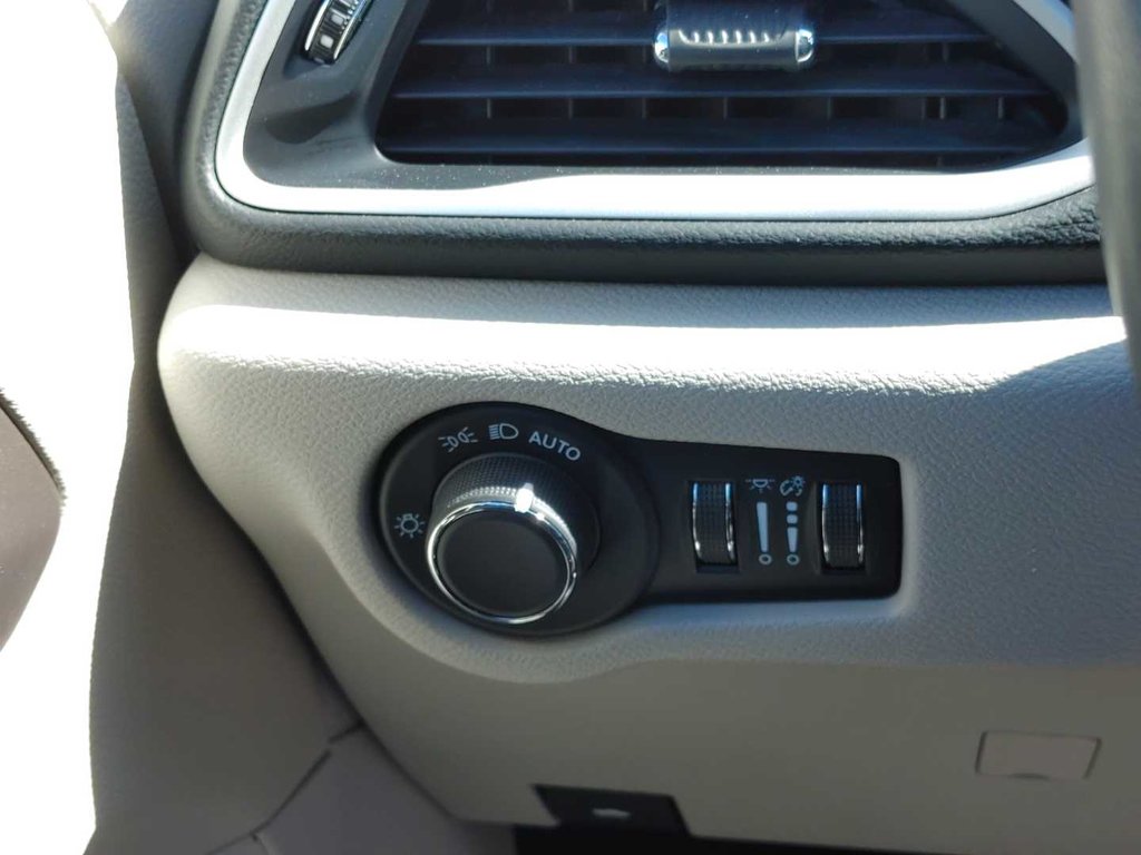 2022 Chrysler Grand Caravan SXT | HtdSeats | Cam | USB | Warranty to 2027 in Saint John, New Brunswick - 44 - w1024h768px