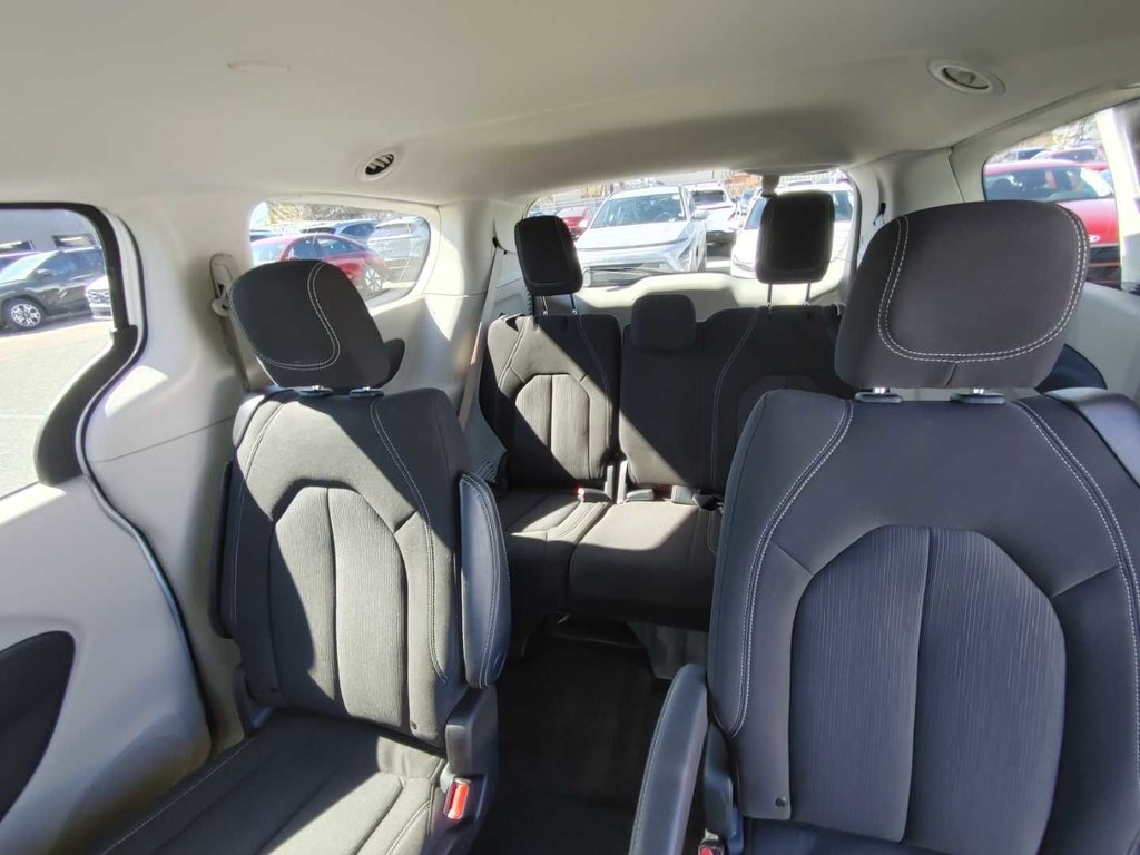 2022 Chrysler Grand Caravan SXT | HtdSeats | Cam | USB | Warranty to 2027 in Saint John, New Brunswick - 33 - w1024h768px