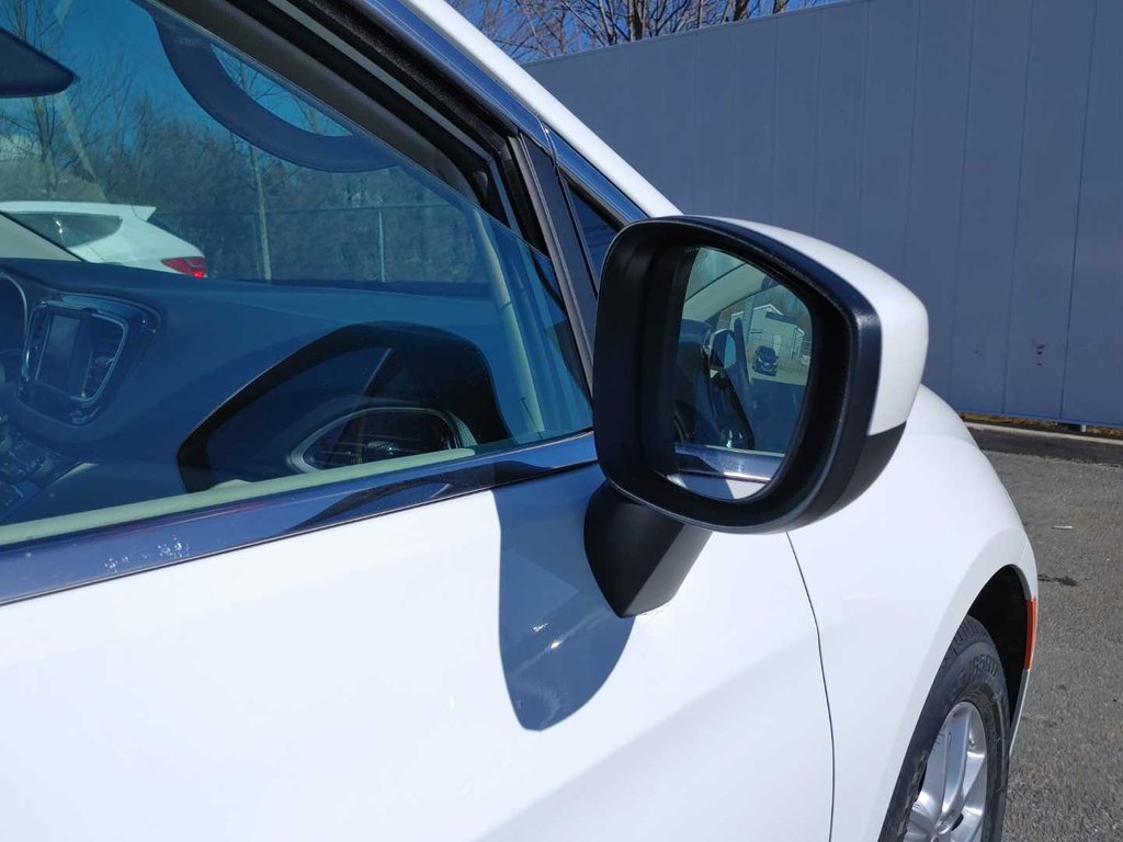 2022 Chrysler Grand Caravan SXT | HtdSeats | Cam | USB | Warranty to 2027 in Saint John, New Brunswick - 23 - w1024h768px