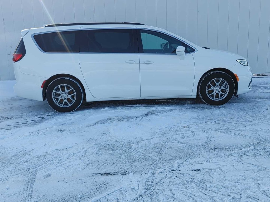 2022 Chrysler Pacifica Touring | Cam | USB | HtdSeats | Warranty to 2027 in Saint John, New Brunswick - 2 - w1024h768px