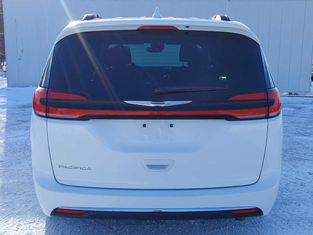 2022 Chrysler Pacifica Touring | Cam | USB | HtdSeats | Warranty to 2027 in Saint John, New Brunswick - 4 - w1024h768px