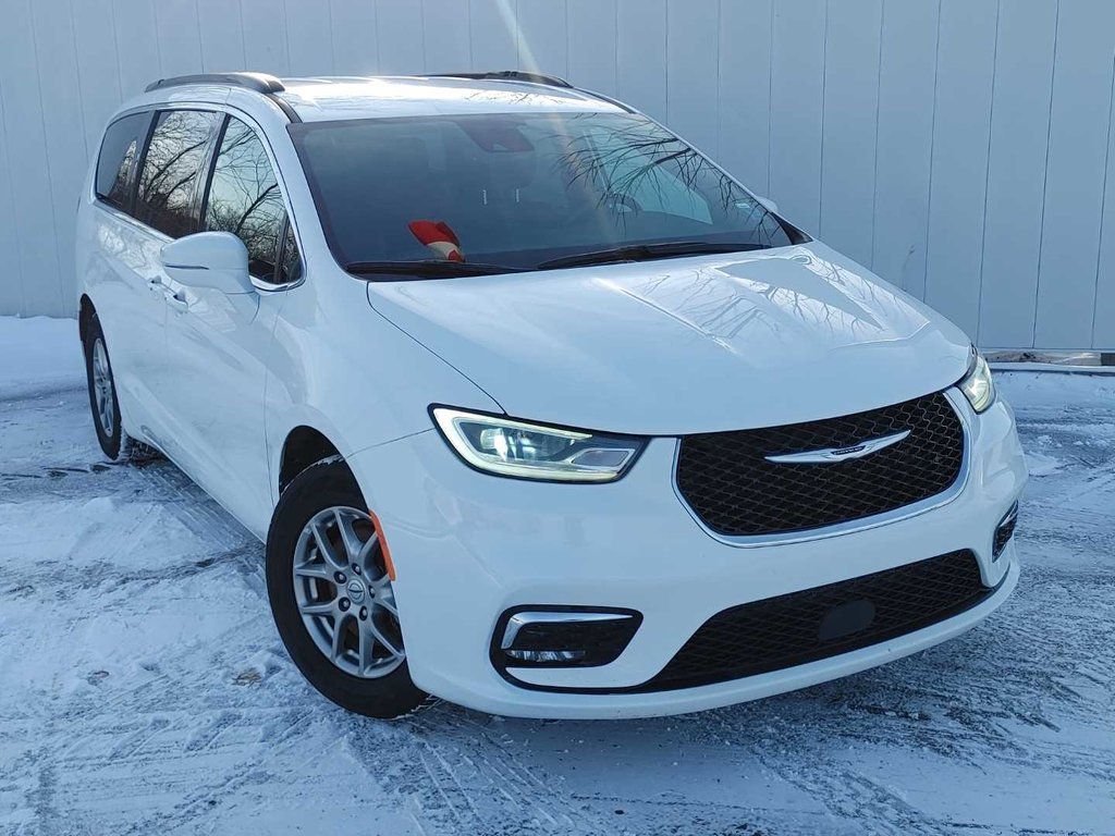 2022 Chrysler Pacifica Touring | Cam | USB | HtdSeats | Warranty to 2027 in Saint John, New Brunswick - 1 - w1024h768px