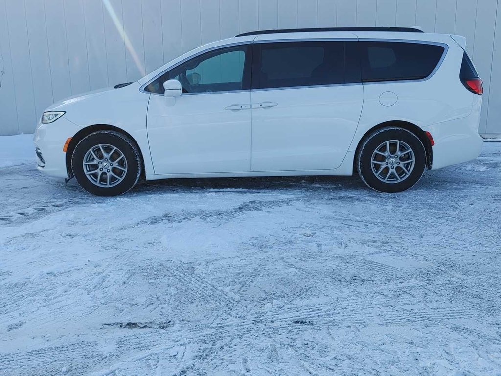 2022 Chrysler Pacifica Touring | Cam | USB | HtdSeats | Warranty to 2027 in Saint John, New Brunswick - 6 - w1024h768px