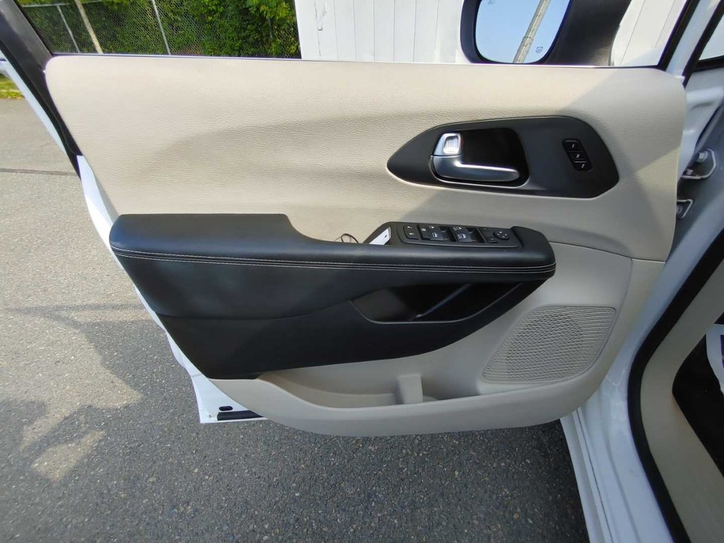 2023 Chrysler Pacifica Touring L | Leather | Cam | Usb | Warranty to 2028 in Saint John, New Brunswick - 28 - w1024h768px