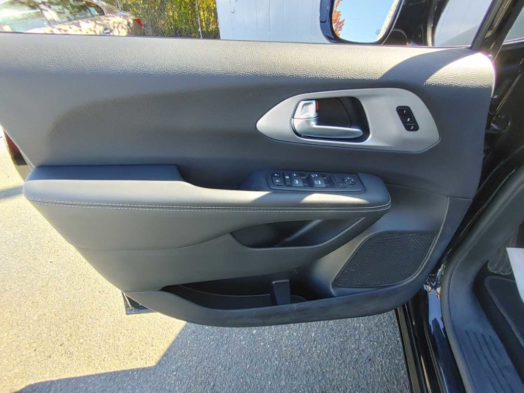 Chrysler Pacifica Touring S | Lthr | Roof | Cam | Warranty to 2029 2024 à Saint John, Nouveau-Brunswick - 27 - w1024h768px