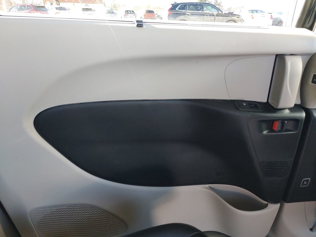 2024 Chrysler Pacifica Touring-L | Leather | Cam | USB in Saint John, New Brunswick - 38 - w1024h768px