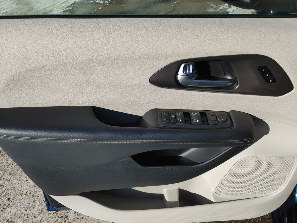 2024 Chrysler Pacifica Touring-L | Leather | Cam | USB in Saint John, New Brunswick - 15 - w1024h768px