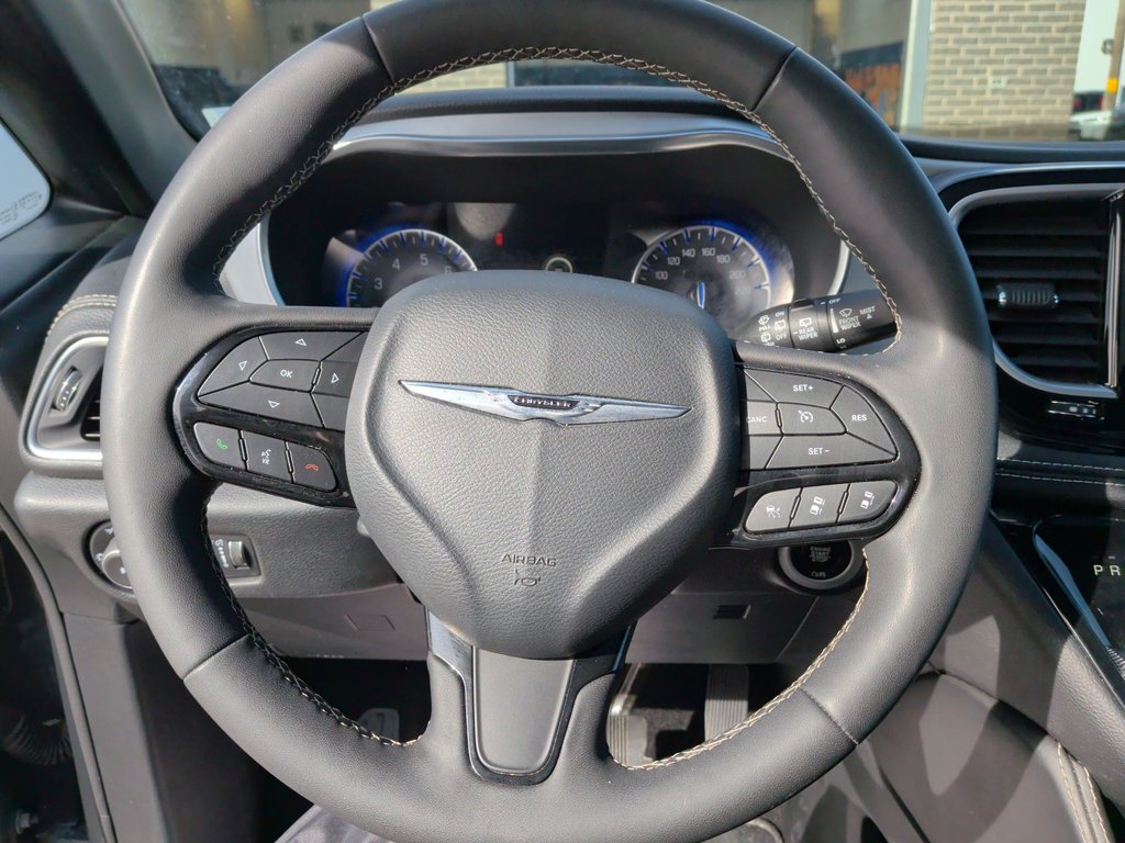 2025 Chrysler PACIFICA LIMITED | Leather | AC | Cam | Warranty to 2030 in Saint John, New Brunswick - 17 - w1024h768px