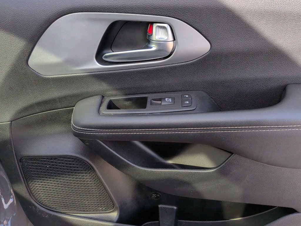 2025 Chrysler PACIFICA LIMITED | Leather | AC | Cam | Warranty to 2030 in Saint John, New Brunswick - 44 - w1024h768px