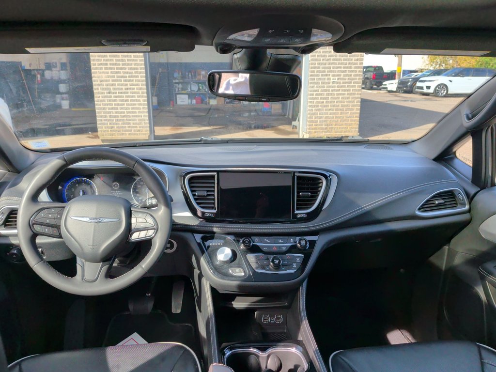 2025 Chrysler PACIFICA LIMITED | Leather | AC | Cam | Warranty to 2030 in Saint John, New Brunswick - 16 - w1024h768px