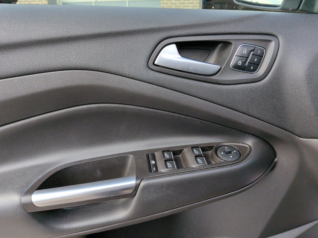 2017 Ford Escape Titanium | Leather | Sunroof | Cam in Saint John, New Brunswick - 15 - w1024h768px