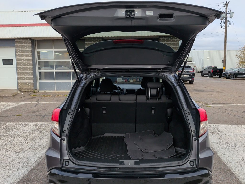 2022 Honda HR-V SPORT | Sunroof | Cam | USB | HtdSeats in Saint John, New Brunswick - 36 - w1024h768px
