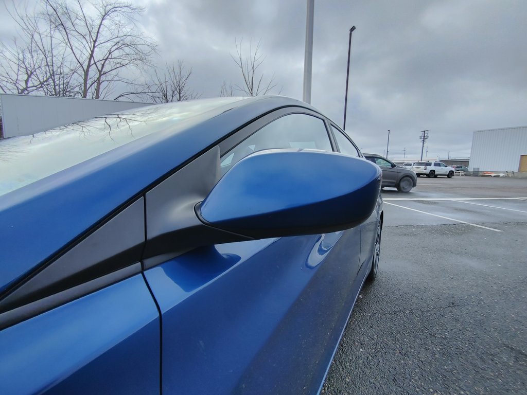 2015 Hyundai Elantra GLS | SunRoof | Cam | USB | HtdSeats | Bluetooth in Saint John, New Brunswick - 10 - w1024h768px