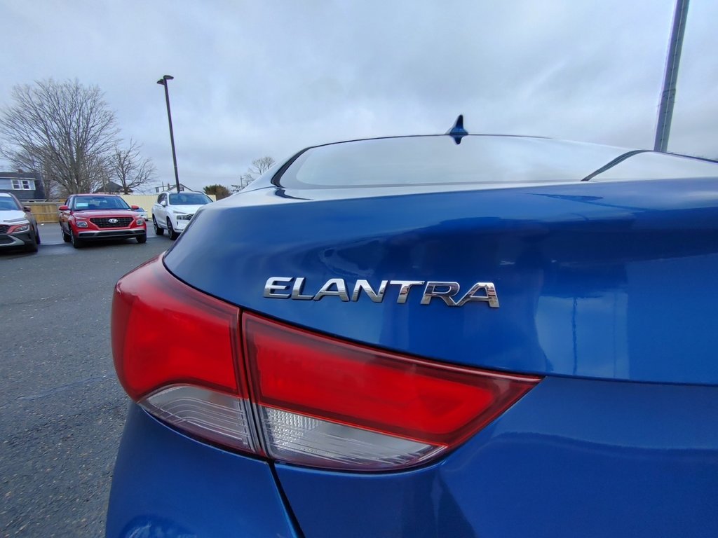 2015 Hyundai Elantra GLS | SunRoof | Cam | USB | HtdSeats | Bluetooth in Saint John, New Brunswick - 11 - w1024h768px