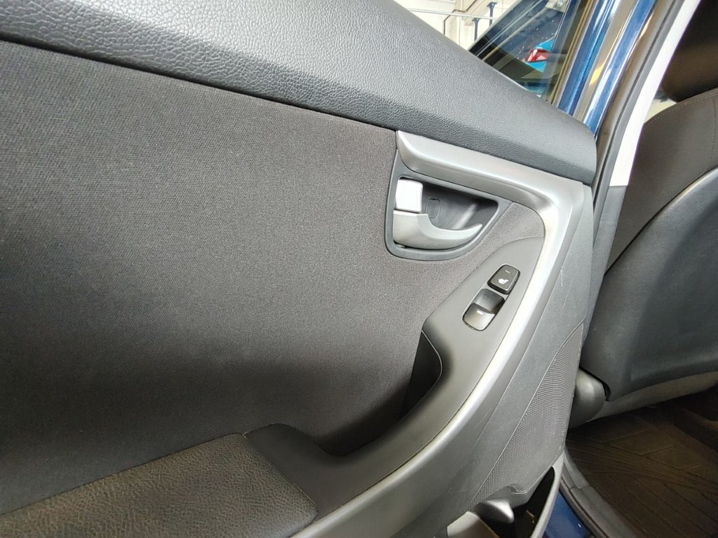 2015 Hyundai Elantra GLS | SunRoof | Cam | USB | HtdSeats | Bluetooth in Saint John, New Brunswick - 23 - w1024h768px