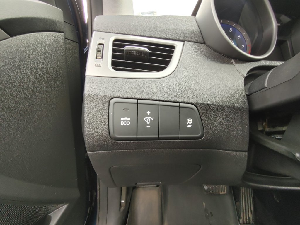 2015 Hyundai Elantra GLS | SunRoof | Cam | USB | HtdSeats | Bluetooth in Saint John, New Brunswick - 15 - w1024h768px