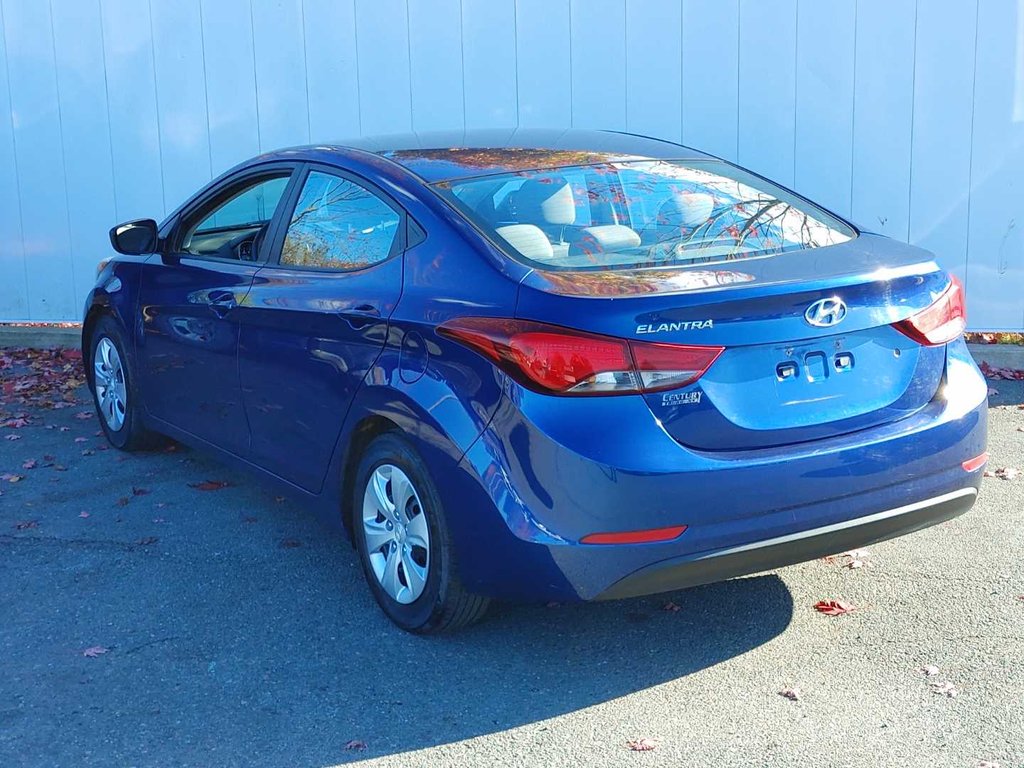 2016 Hyundai Elantra LE | USB | PwrLocks | PwrWindows in Saint John, New Brunswick - 5 - w1024h768px