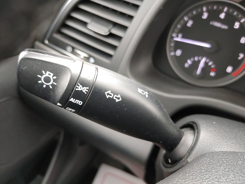 2018 Hyundai Elantra in Antigonish, Nova Scotia - 18 - w1024h768px