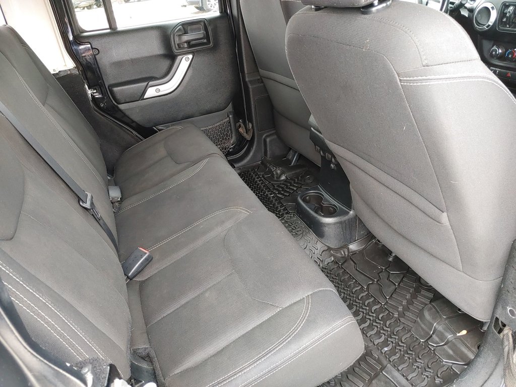 2016 Jeep Wrangler Unlimited Sahara | 6 Speed | AC | AT Tires in Saint John, New Brunswick - 36 - w1024h768px