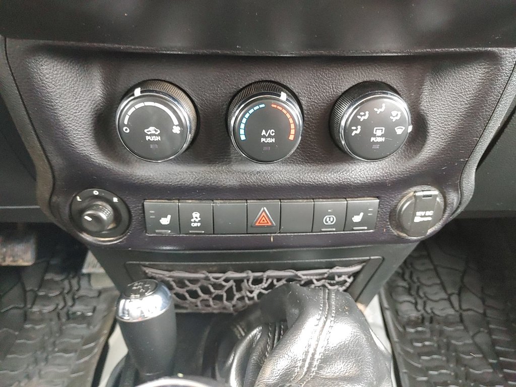 2016 Jeep Wrangler Unlimited Sahara | 6 Speed | AC | AT Tires in Saint John, New Brunswick - 26 - w1024h768px