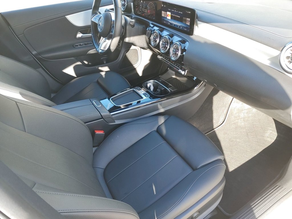 2025 Mercedes-Benz CLA 250 4Matic | Sunroof | Leather | Warranty to 2028 in Saint John, New Brunswick - 39 - w1024h768px