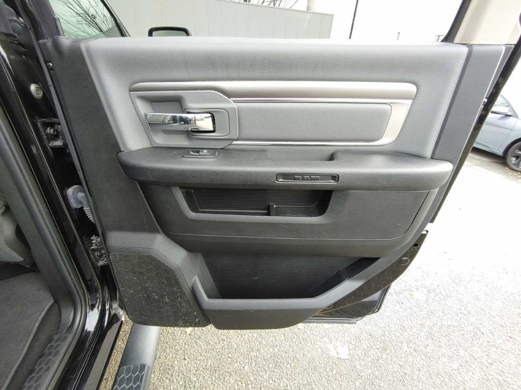 2022 Ram 1500 Classic Express | Cam | USB | Warranty to 2028 in Saint John, New Brunswick - 39 - w1024h768px