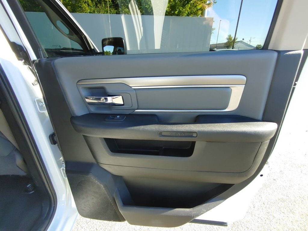 2023 Ram 1500 Classic SLT | 5.7 Hemi | 4x4 | Cam | USB | Bluetooth in Saint John, New Brunswick - 36 - w1024h768px