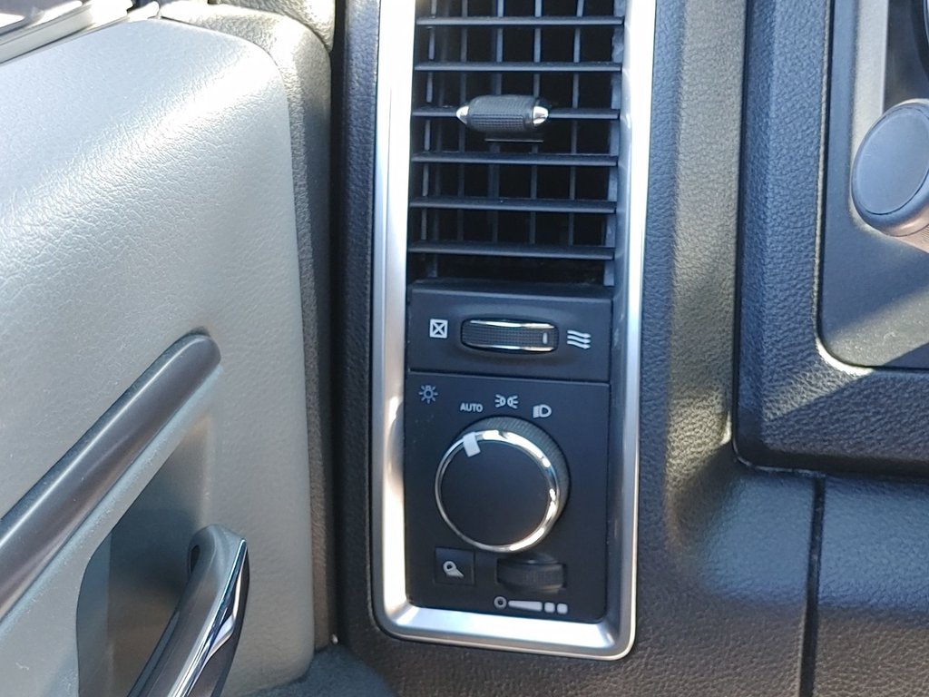 2023 Ram 1500 Classic SLT | 5.7 Hemi | 4x4 | Cam | USB | Bluetooth in Saint John, New Brunswick - 45 - w1024h768px