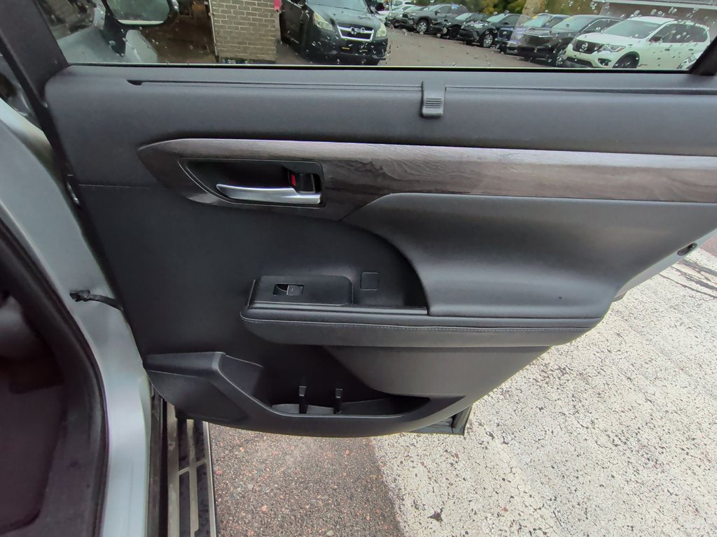 2020 Toyota HIGHLANDER PLATINUM | Leather | Sunroof | Cam in Saint John, New Brunswick - 40 - w1024h768px