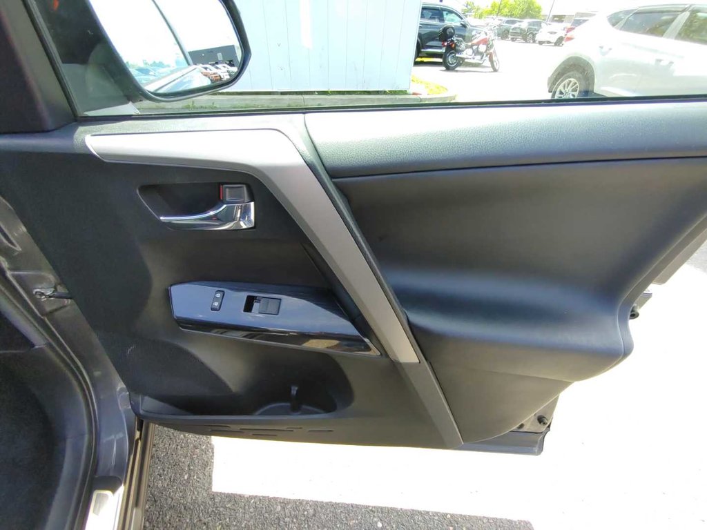 2017 Toyota RAV4 Limited | Leather | Roof | Nav in Saint John, New Brunswick - 36 - w1024h768px