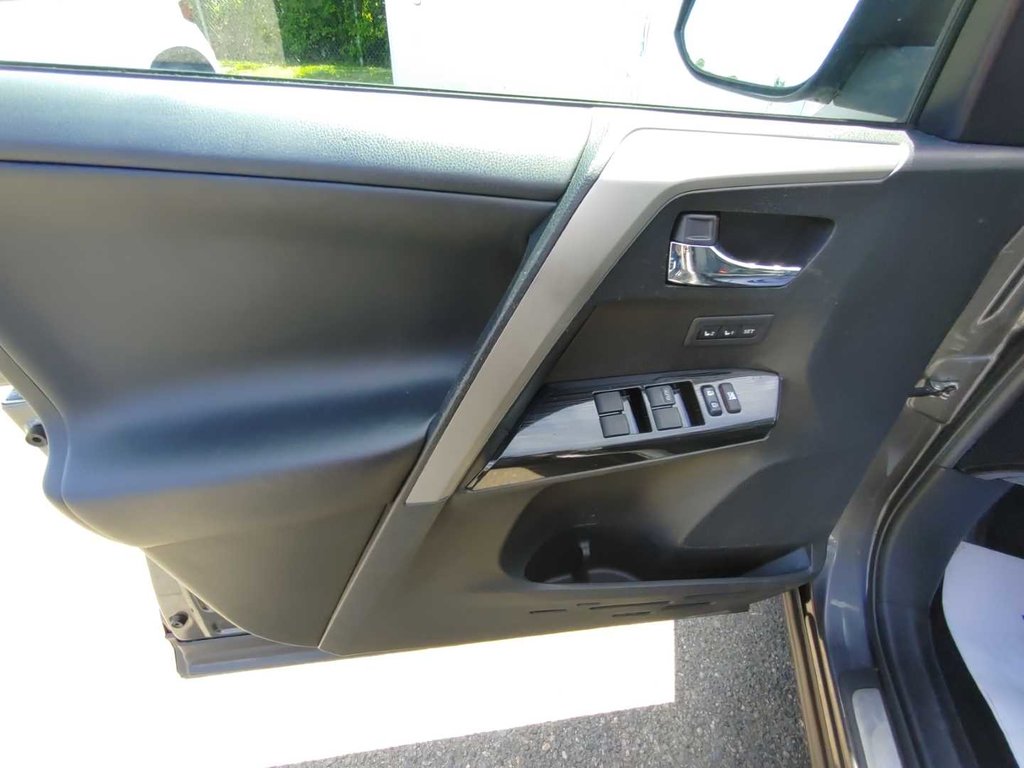 2017 Toyota RAV4 Limited | Leather | Roof | Nav in Saint John, New Brunswick - 26 - w1024h768px