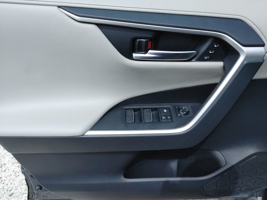 2019 Toyota RAV4 LIMITED in Saint John, New Brunswick - 15 - w1024h768px