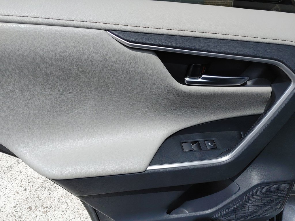 2019 Toyota RAV4 LIMITED in Saint John, New Brunswick - 33 - w1024h768px