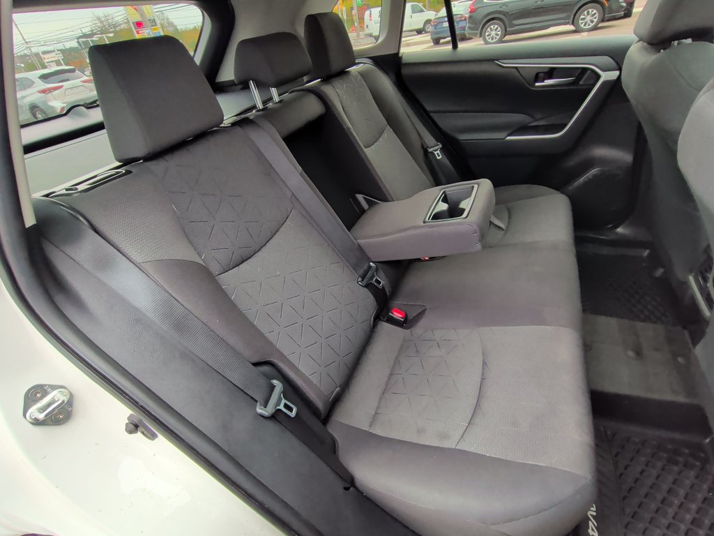 2022 Toyota RAV4 XLE | Sunroof | Cam | USB | HtdSeats in Saint John, New Brunswick - 39 - w1024h768px
