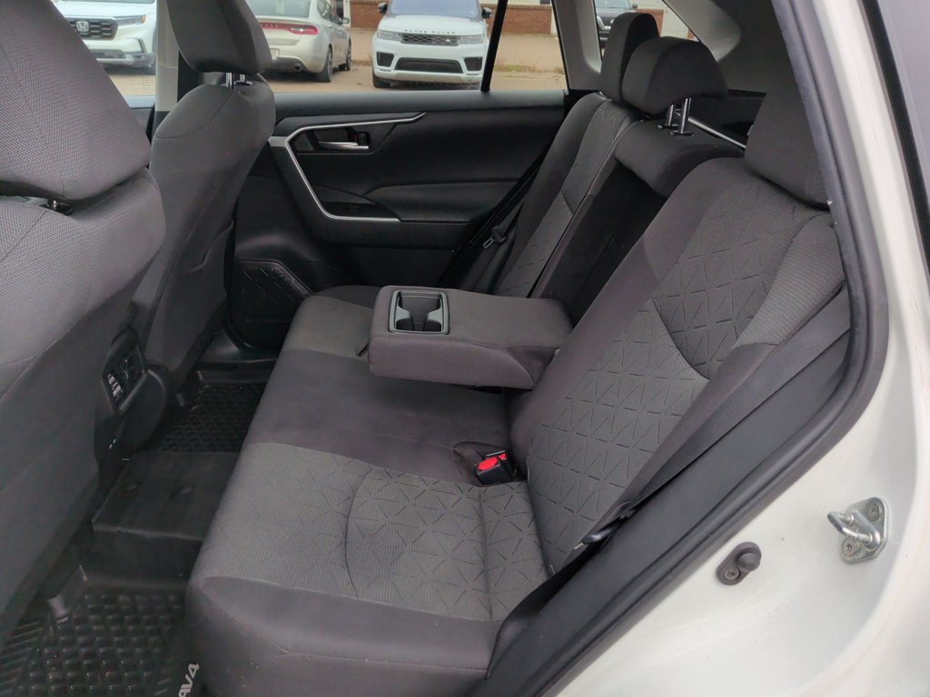 2022 Toyota RAV4 XLE | Sunroof | Cam | USB | HtdSeats in Saint John, New Brunswick - 31 - w1024h768px