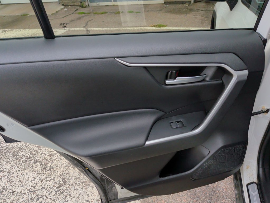 2022 Toyota RAV4 XLE | Sunroof | Cam | USB | HtdSeats in Saint John, New Brunswick - 34 - w1024h768px