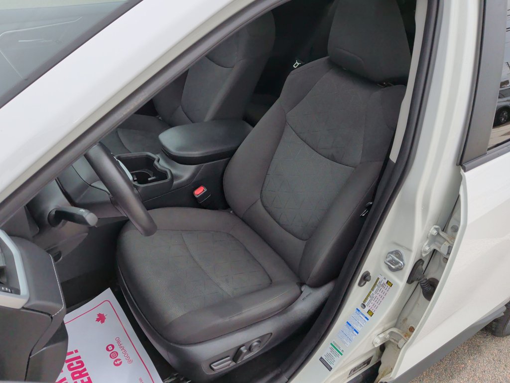 2022 Toyota RAV4 XLE | Sunroof | Cam | USB | HtdSeats in Saint John, New Brunswick - 11 - w1024h768px