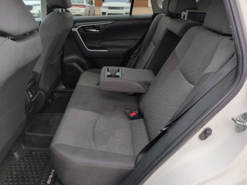 2022 Toyota RAV4 XLE | Sunroof | Cam | USB | HtdSeats in Saint John, New Brunswick - 32 - w1024h768px