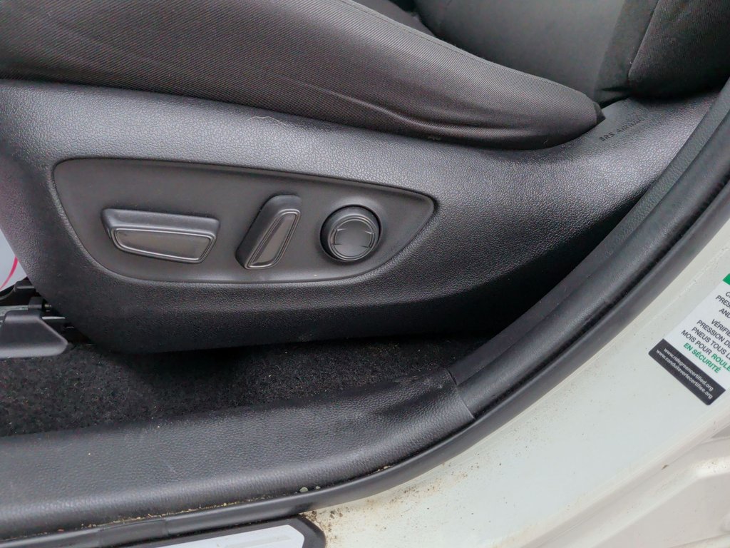 2022 Toyota RAV4 XLE | Sunroof | Cam | USB | HtdSeats in Saint John, New Brunswick - 14 - w1024h768px