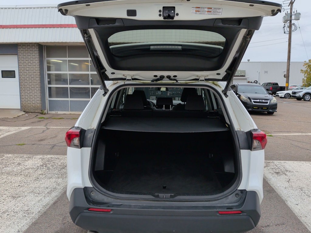 2022 Toyota RAV4 XLE | Sunroof | Cam | USB | HtdSeats in Saint John, New Brunswick - 35 - w1024h768px