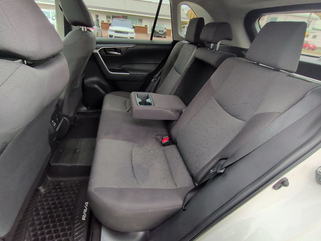 2022 Toyota RAV4 XLE | Sunroof | Cam | USB | HtdSeats in Saint John, New Brunswick - 33 - w1024h768px