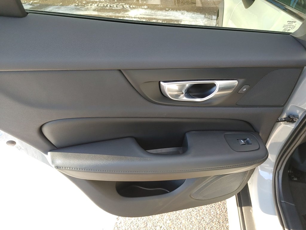 2025 Volvo V60 Cross Country Plus | Leather | Roof | Warranty to 2028 in Saint John, New Brunswick - 33 - w1024h768px