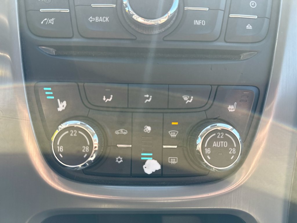 Buick Verano Convenience | Cam | HtdSeats | Bluetooth | USB 2015 à Saint John, Nouveau-Brunswick - 27 - w1024h768px