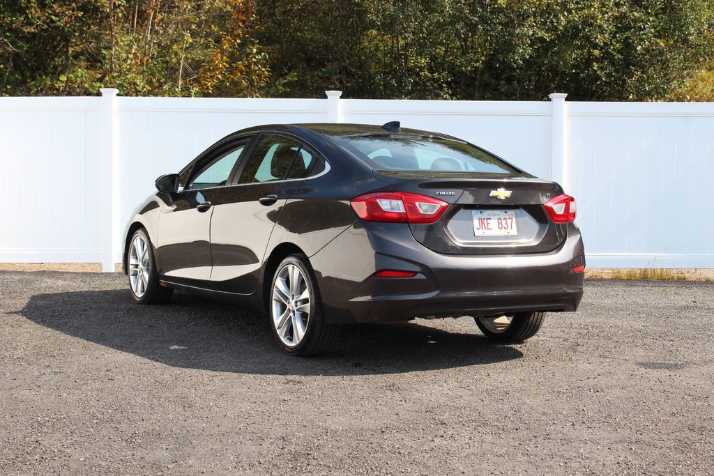 2017  Cruze LT | Cam | USB | HtdSeats | Bluetooth | Keyless in Saint John, New Brunswick - 5 - w1024h768px