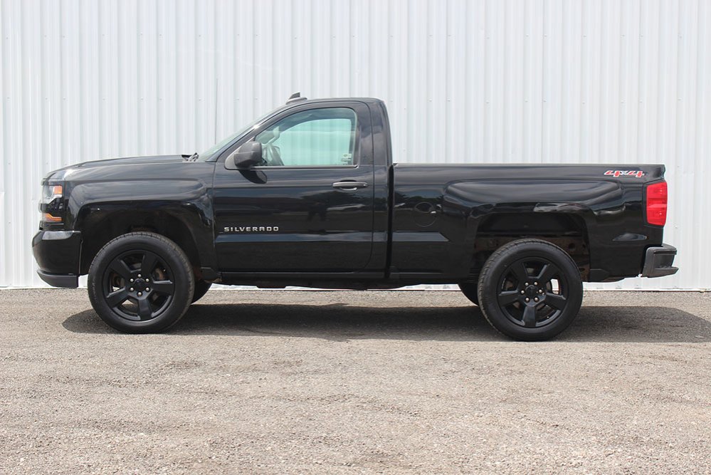 2017 Chevrolet Silverado 1500 WT | BlackOutEdition | 4WD | V8 | 20s | 6.5ftBox in Saint John, New Brunswick - 4 - w1024h768px