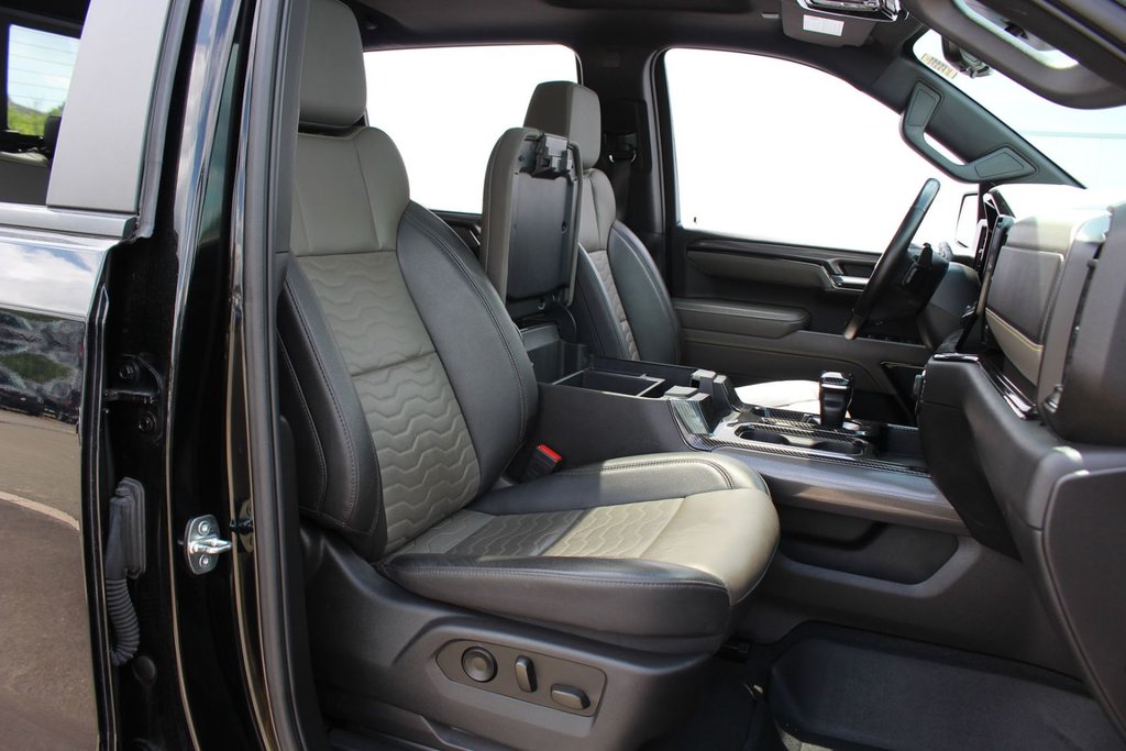 2023 Chevrolet Silverado 1500 ZR2 | Lthr | Roof | HtdSeats | Warranty to 2028 in Saint John, New Brunswick - 43 - w1024h768px