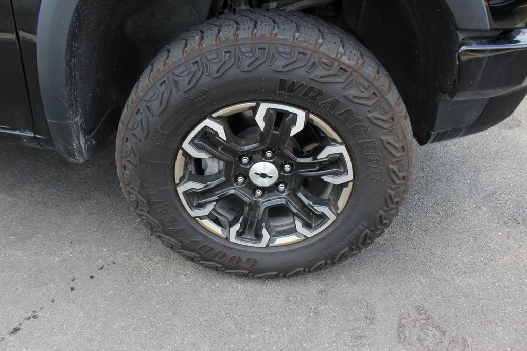 2023 Chevrolet Silverado 1500 ZR2 | Lthr | Roof | HtdSeats | Warranty to 2028 in Saint John, New Brunswick - 9 - w1024h768px